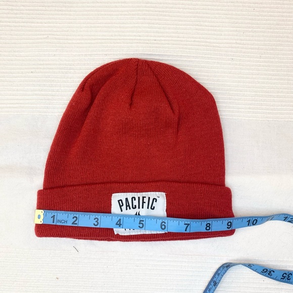 Pacific Pilsner Cuffed Beanie Toque Winter Hat Red Pac Pil Beer Cap - Picture 3 of 13